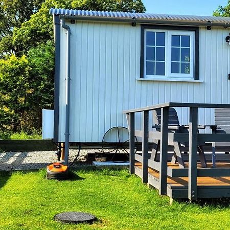 Small Cozy Shepherd Hut 20 By 7 Feet With Boxed In High Double Bed บัลมาคารา ภายนอก รูปภาพ