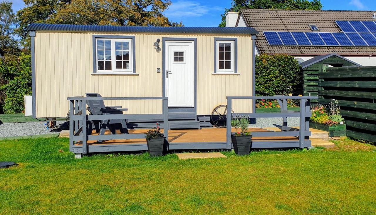 Small Cozy Shepherd Hut 20 By 7 Feet With Boxed In High Double Bed บัลมาคารา ภายนอก รูปภาพ