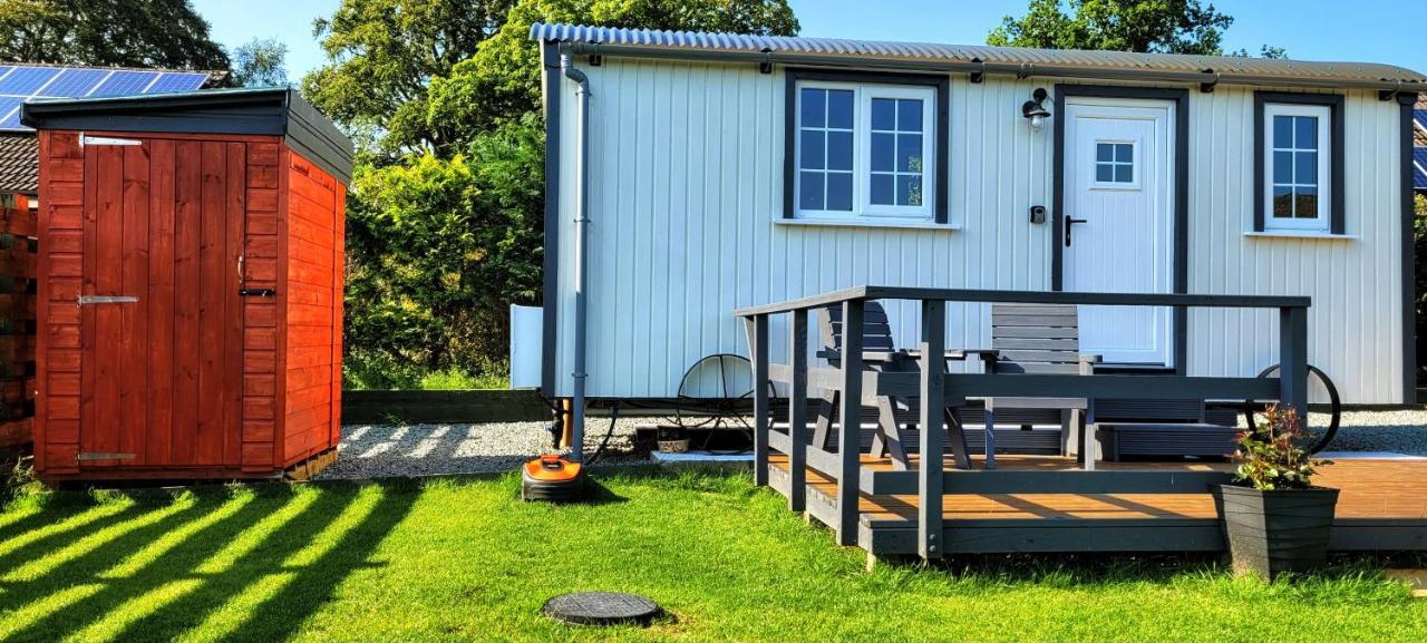 Small Cozy Shepherd Hut 20 By 7 Feet With Boxed In High Double Bed บัลมาคารา ภายนอก รูปภาพ
