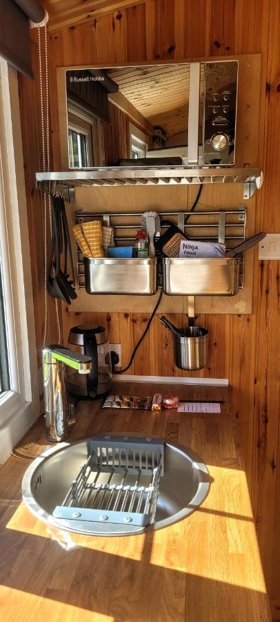 Small Cozy Shepherd Hut 20 By 7 Feet With Boxed In High Double Bed บัลมาคารา ภายนอก รูปภาพ